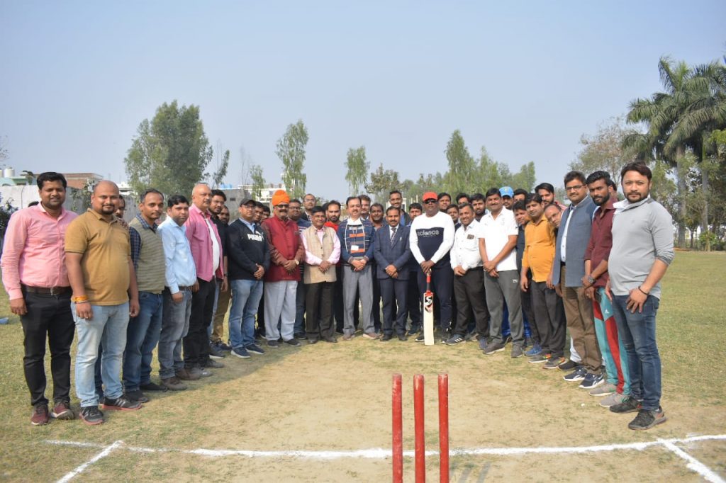 अविवि :क्रिकेट मैच में कुलसचिव ब्रिगेड विजयी